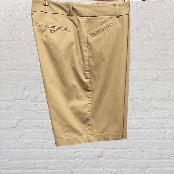 Dockers Women’s Shorts ~ Size 14 - Picture 3 of 4